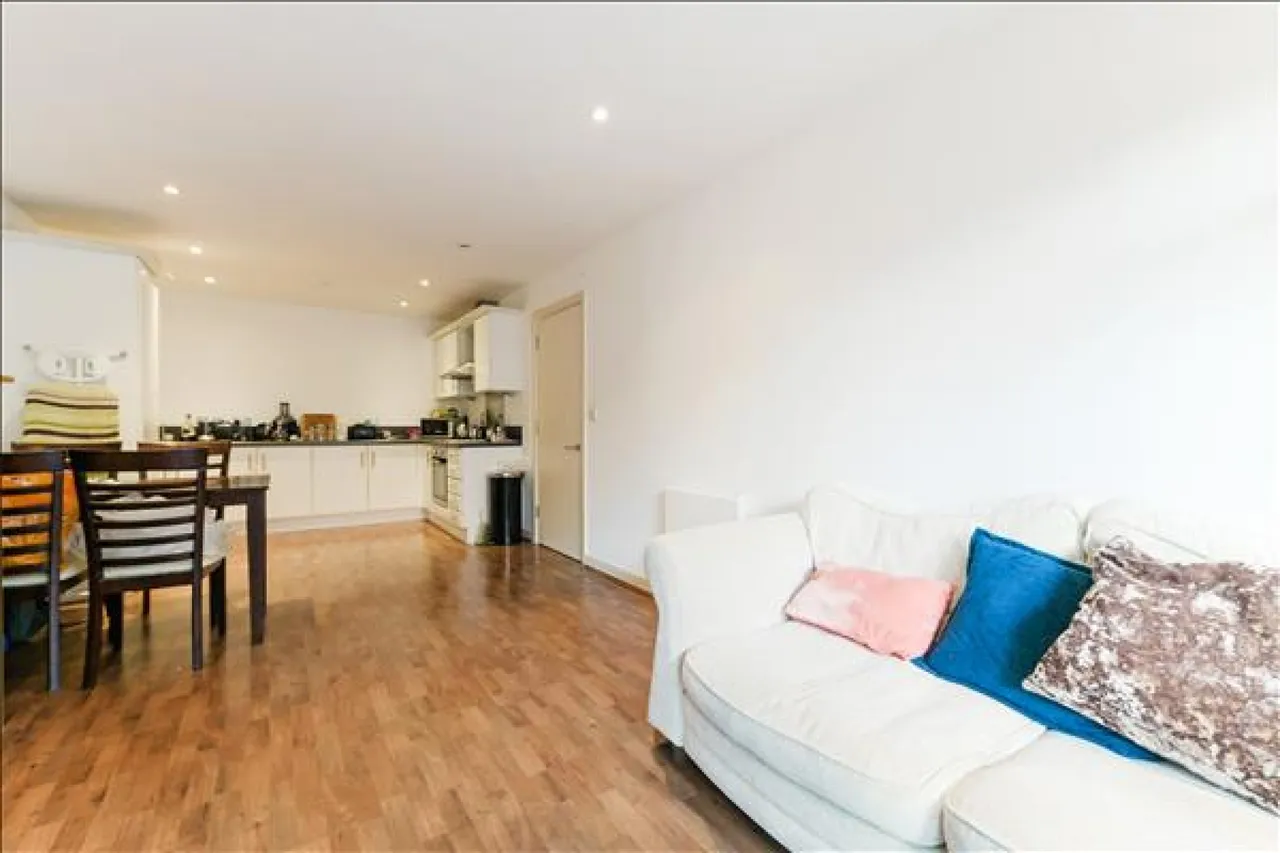 Chapter Way, Colliers Wood, photo 5