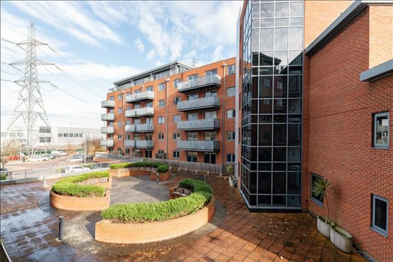 Chapter Way, Colliers Wood, photo 9