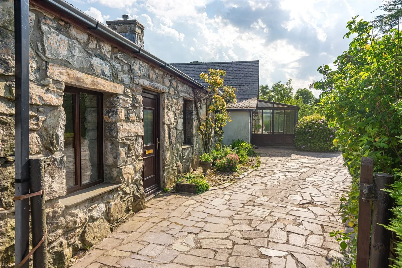 Llanrug, Caernarfon, LL55, photo 25