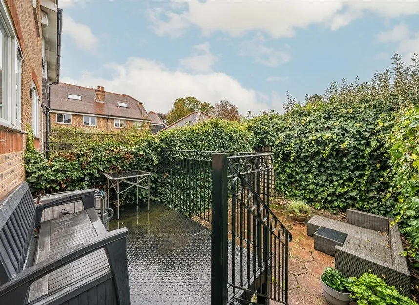 Harvest Lane, Thames Ditton, KT7, photo 7
