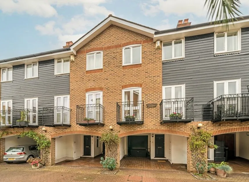 3 bed house for sale — Harvest Lane, Thames Ditton, KT7