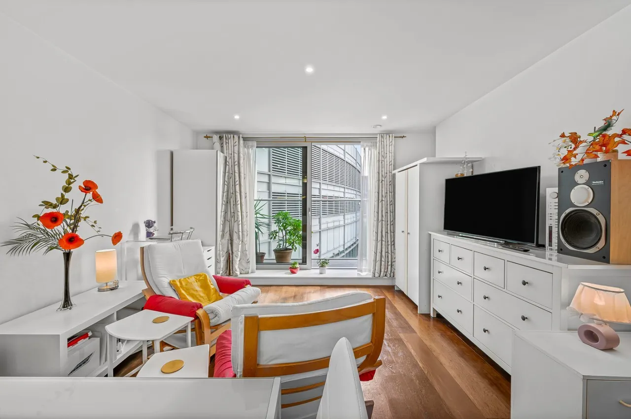 1 bed flat for sale, Pan Peninsula Square, London, E14