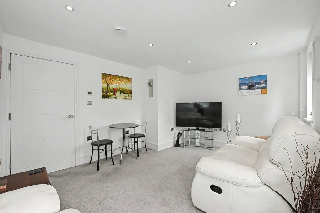 London Road, Aston Clinton, HP22, photo 12