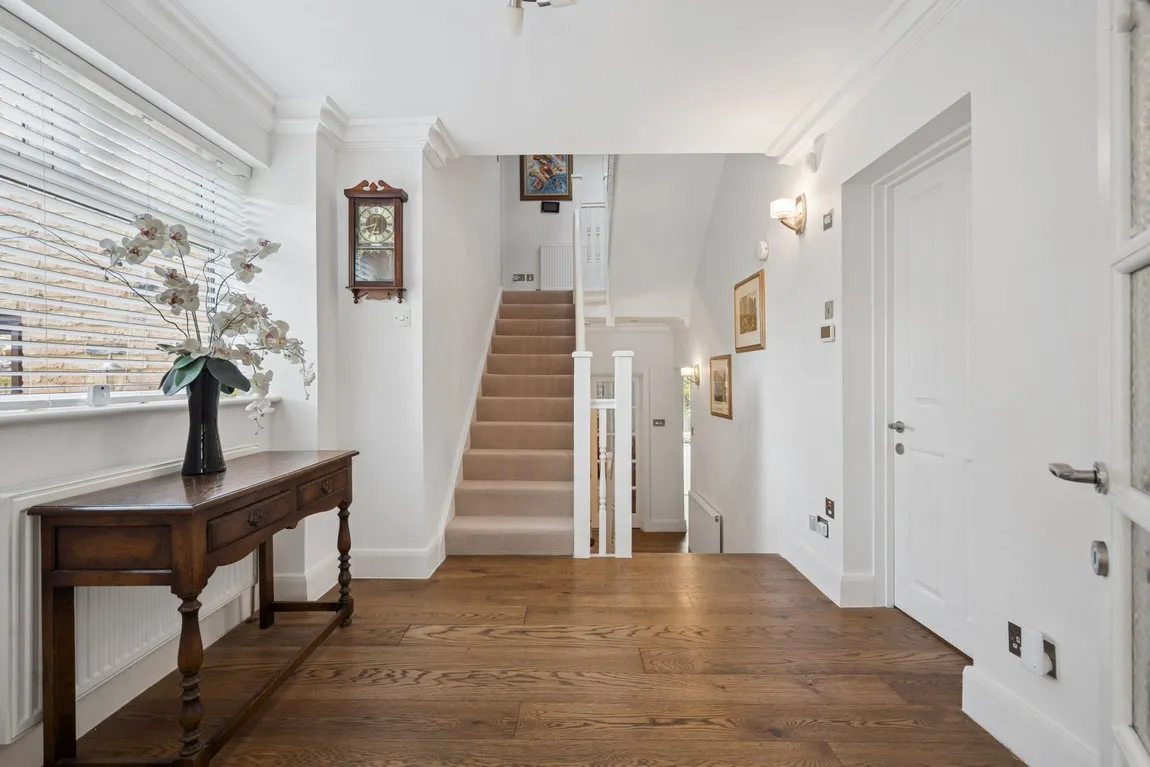 The Avenue, Hatch End, HA5, photo 8