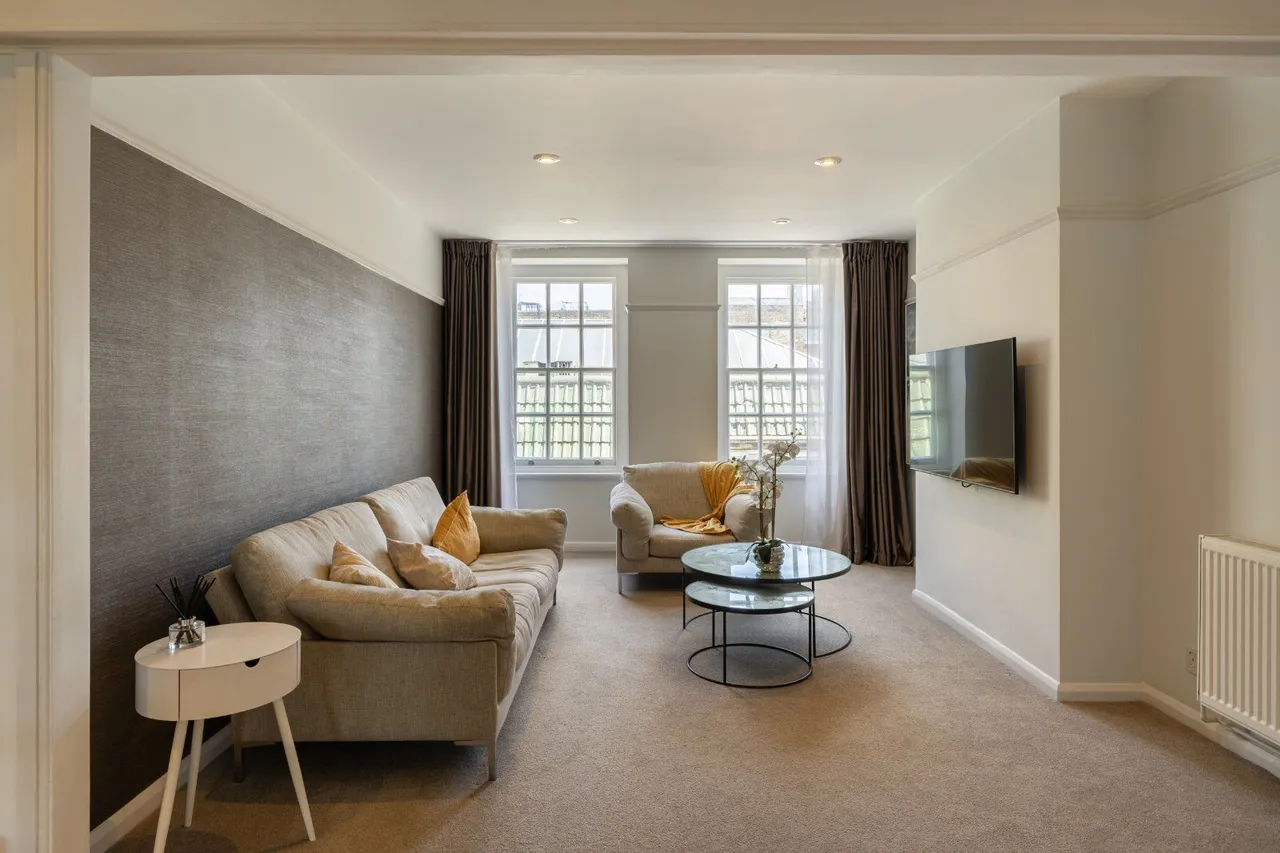 3 bed flat for sale — Seymour Place, London, W1H 2NL