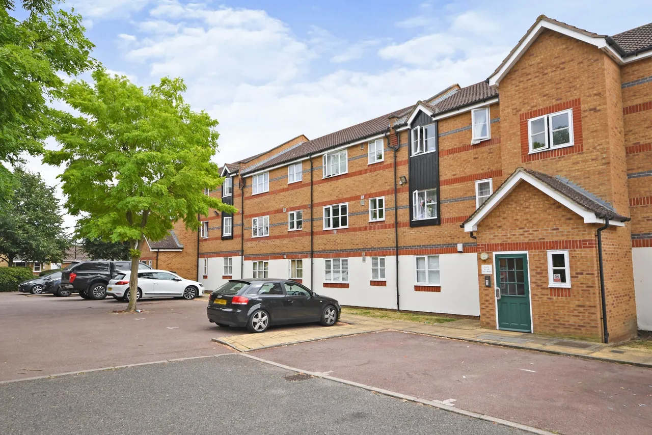 1 bed flat for sale — Colt Mews, Enfield, EN3