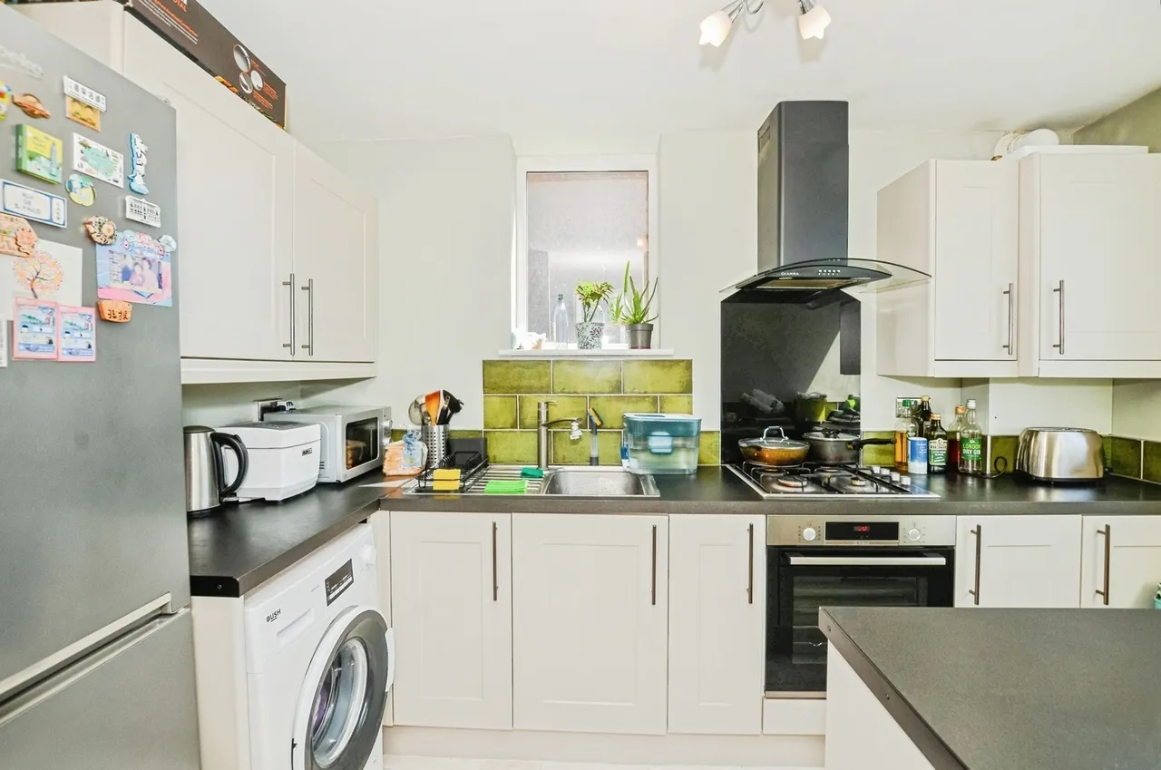 Gardner Close, London, E11, photo 7