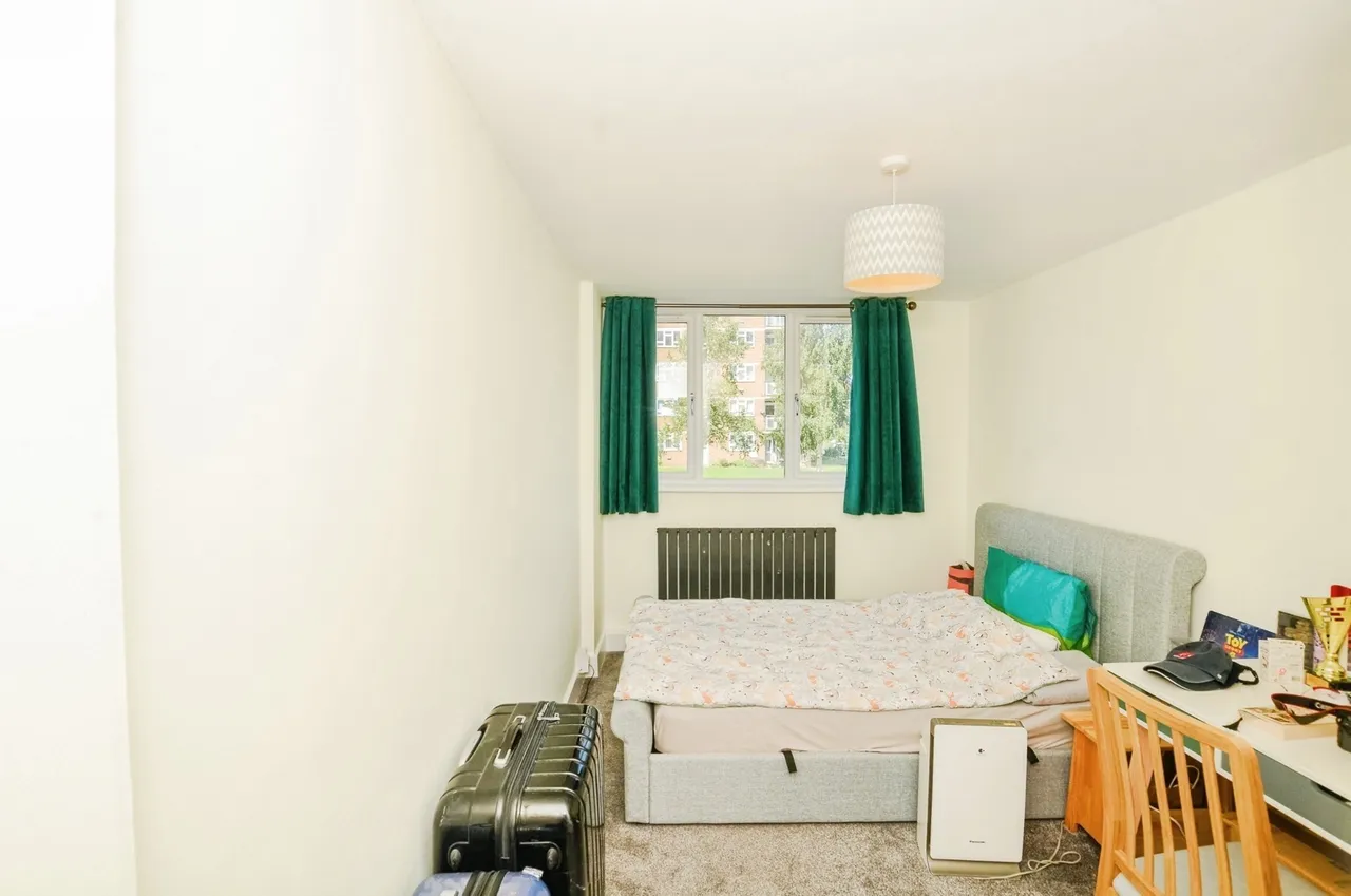 Gardner Close, London, E11, photo 15