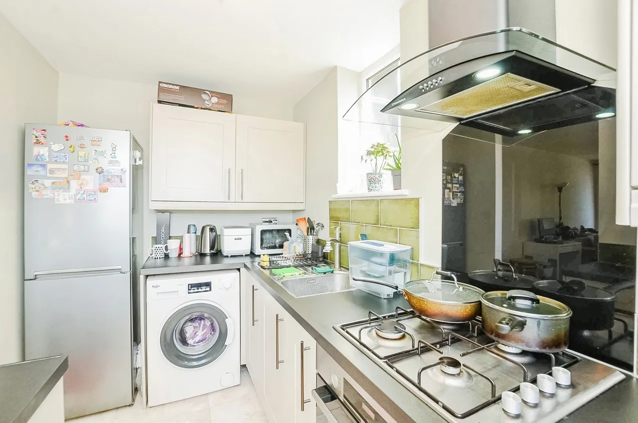 Gardner Close, London, E11, photo 9