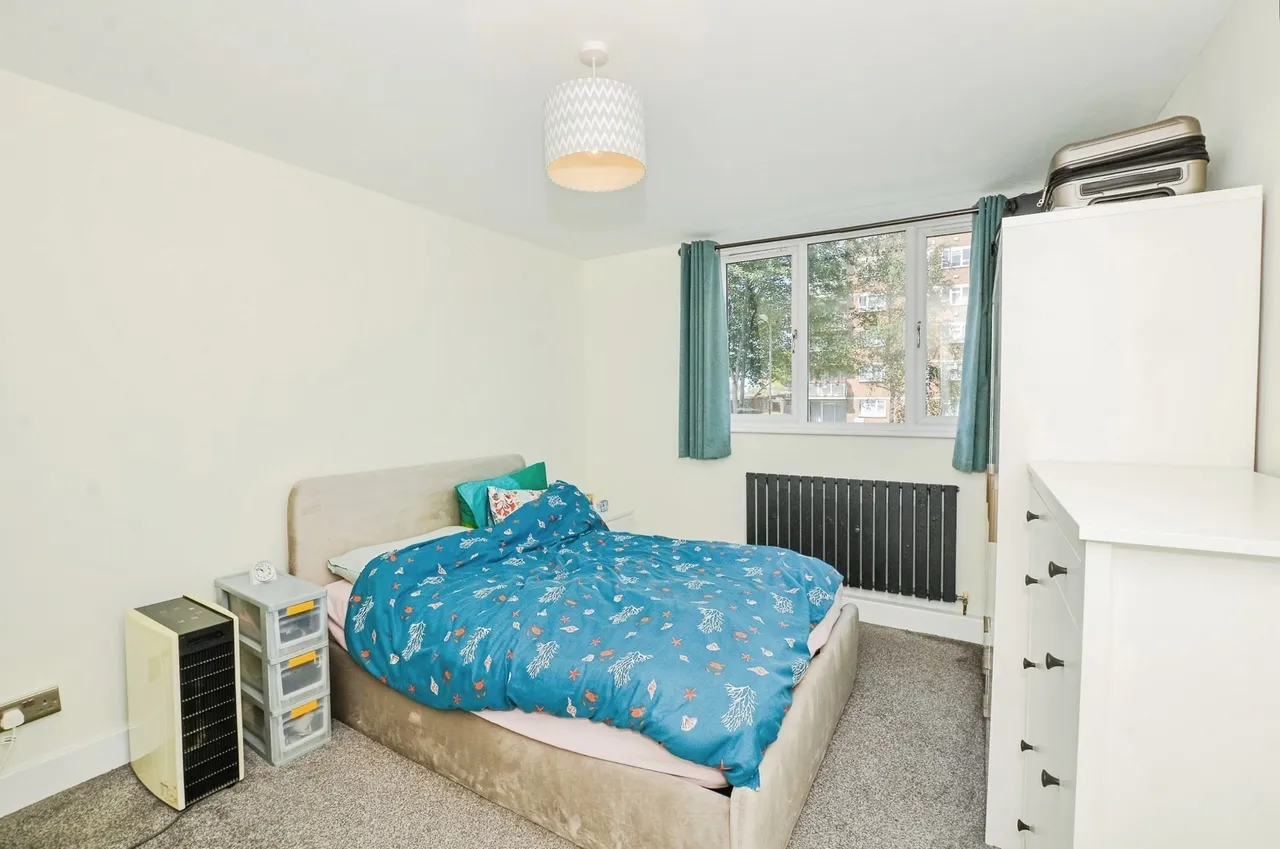 Gardner Close, London, E11, photo 10