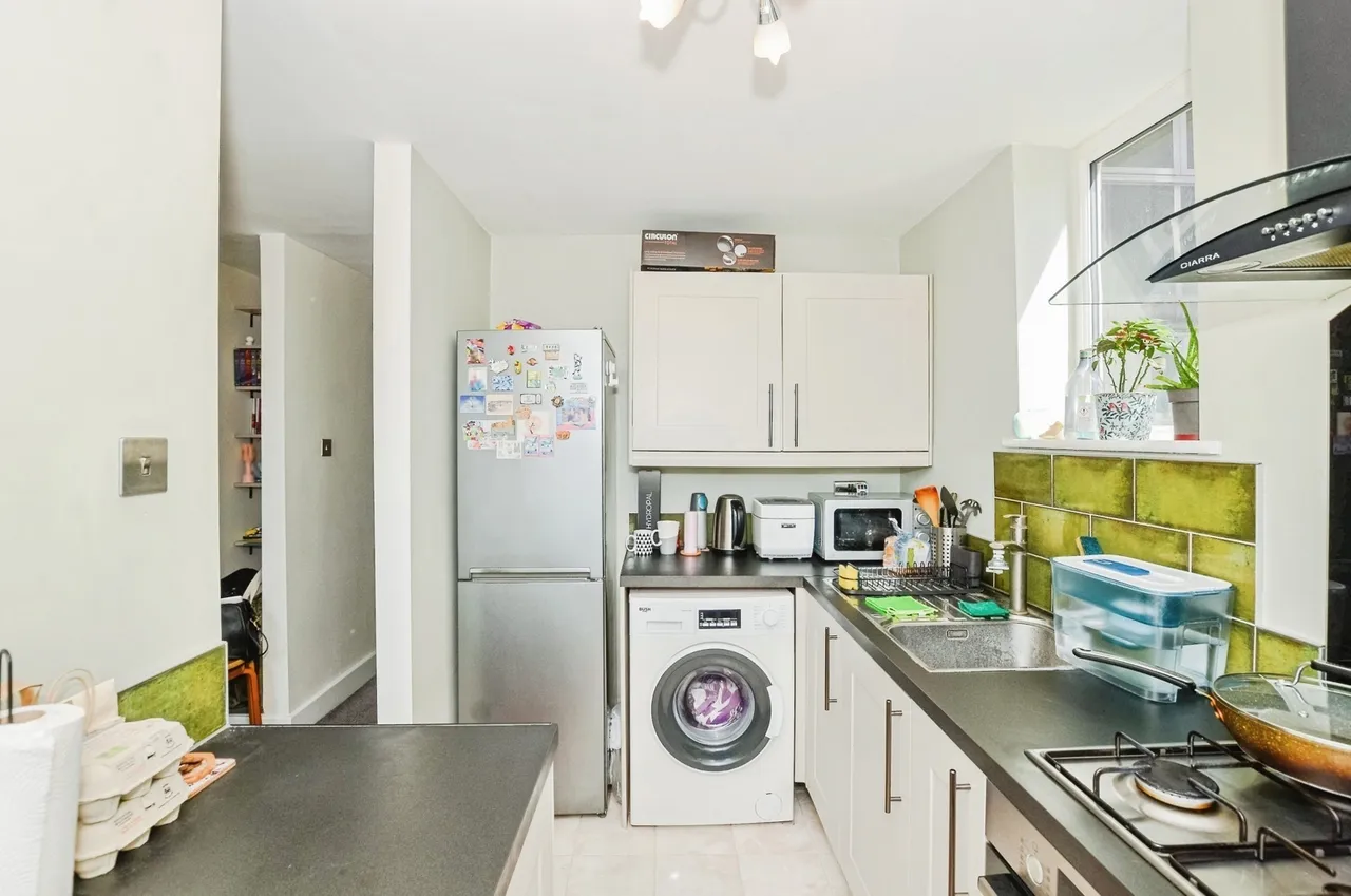Gardner Close, London, E11, photo 8