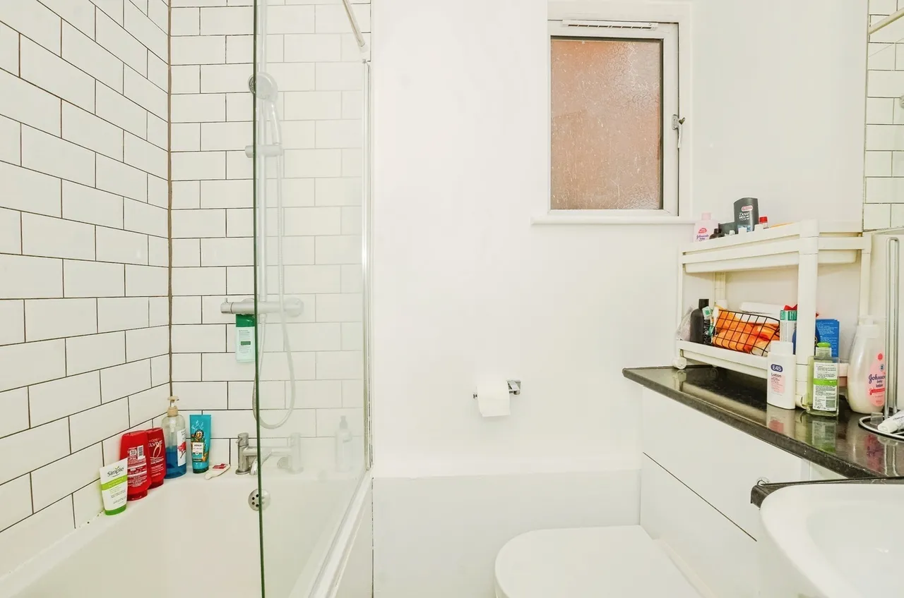 Gardner Close, London, E11, photo 12
