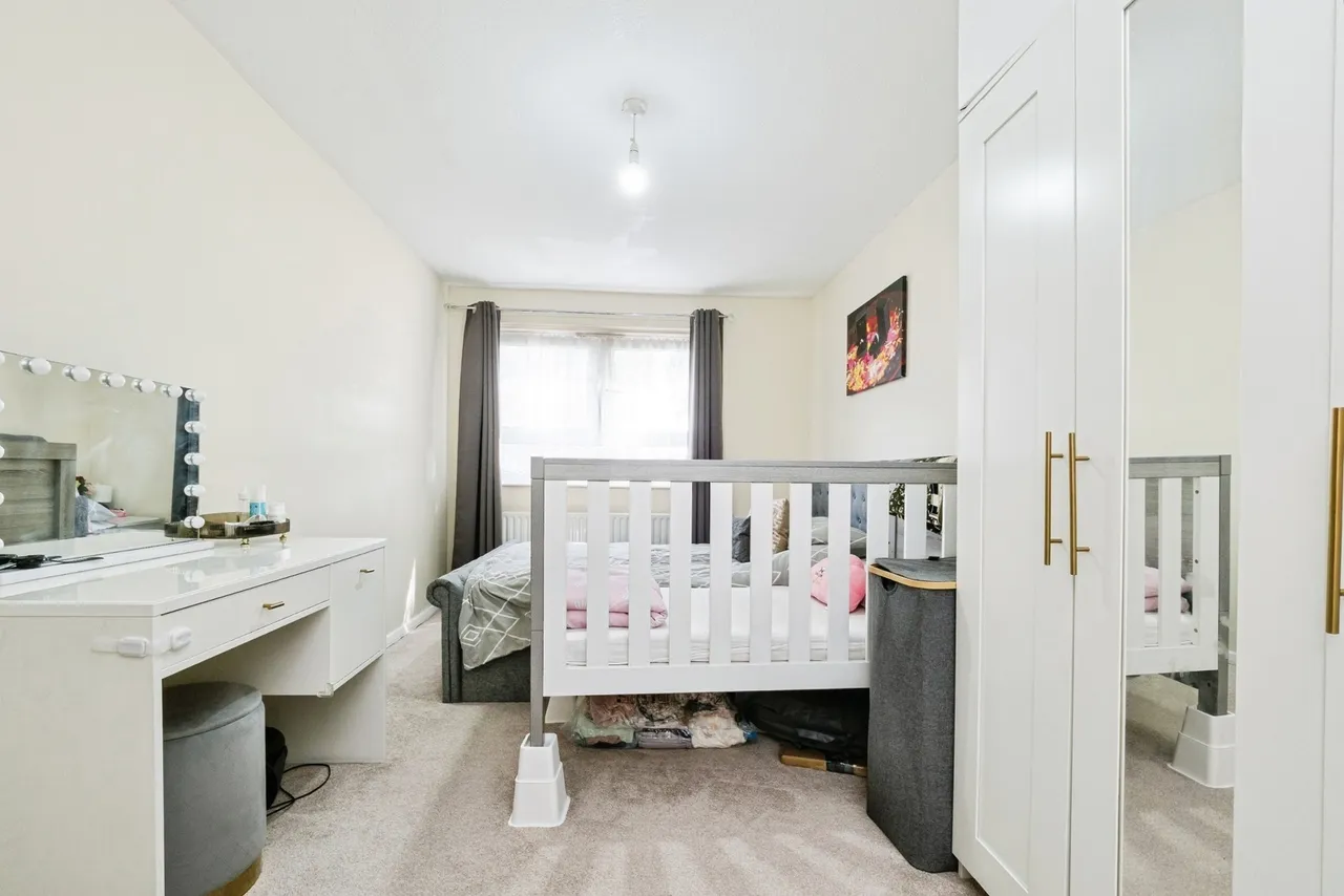 Warrior Square, Manor Park, E12, photo 12