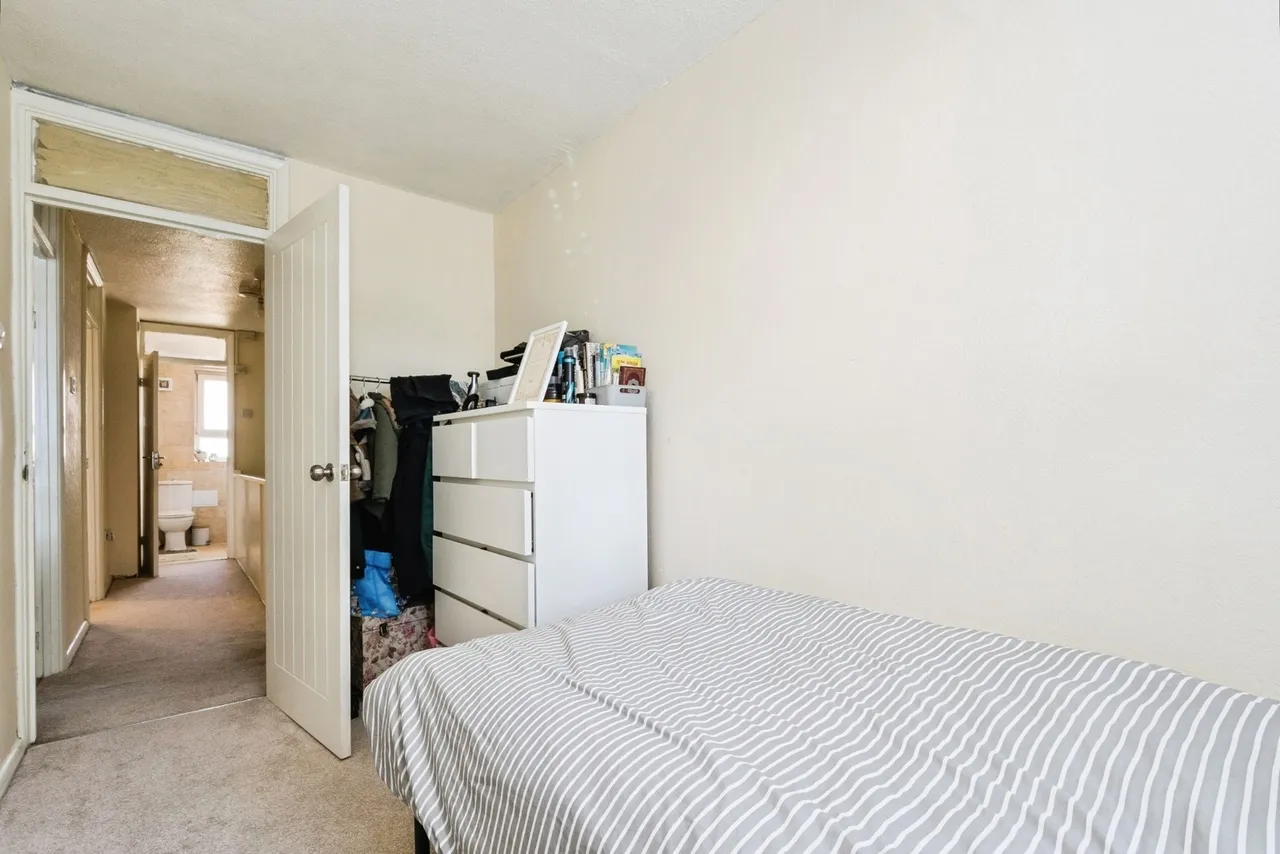 Warrior Square, Manor Park, E12, photo 15