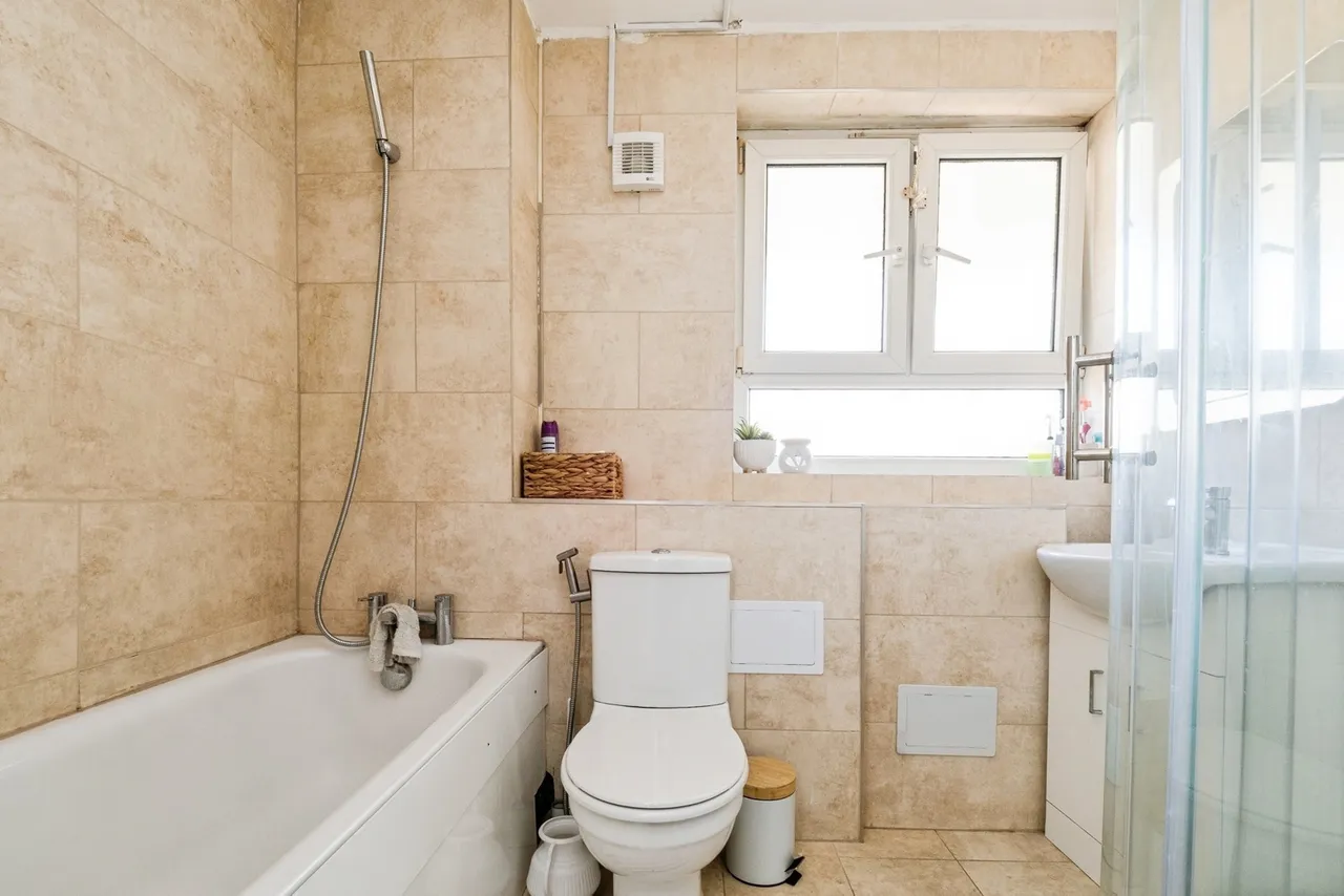 Warrior Square, Manor Park, E12, photo 11