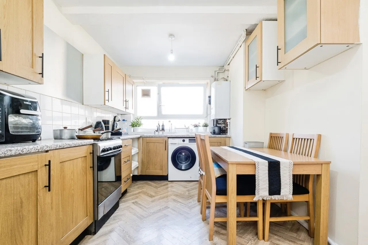 Warrior Square, Manor Park, E12, photo 8