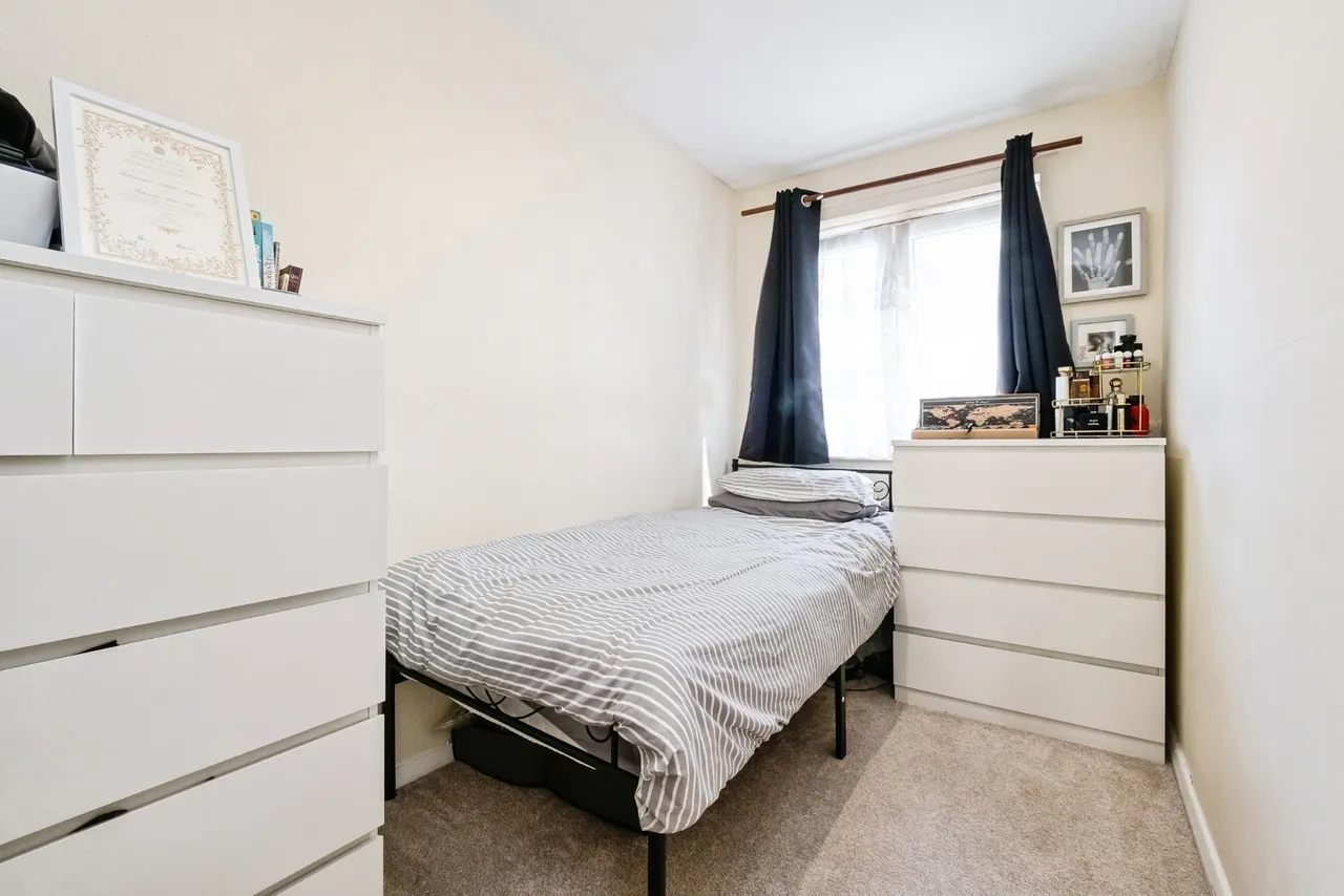 Warrior Square, Manor Park, E12, photo 6