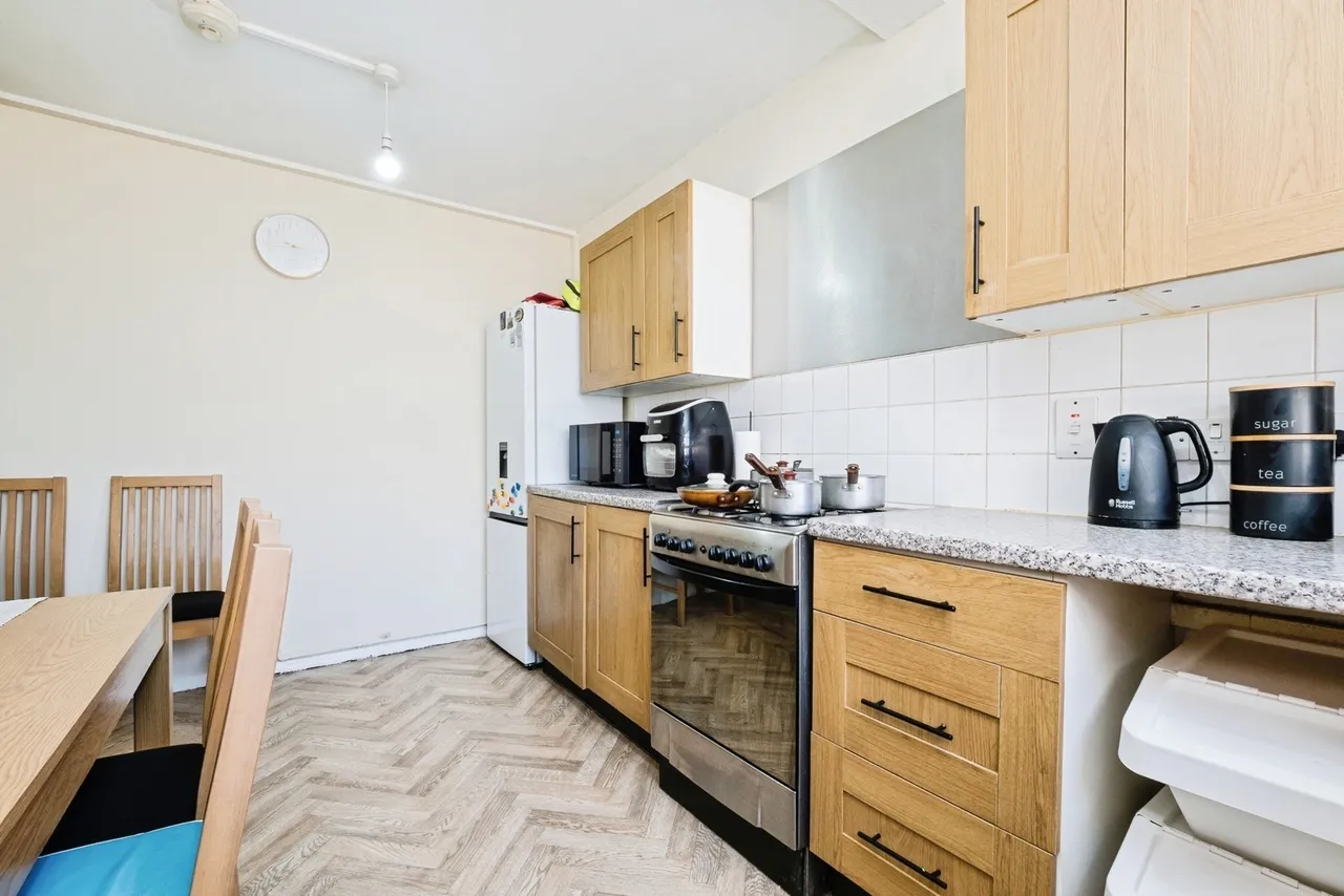 Warrior Square, Manor Park, E12, photo 9
