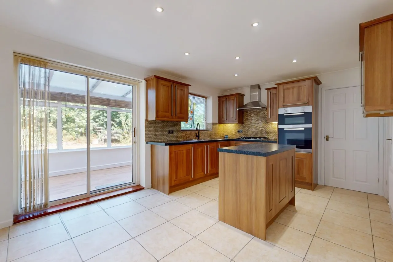 Butts Road, Shawbirch, Telford TF5 0NH, photo 2