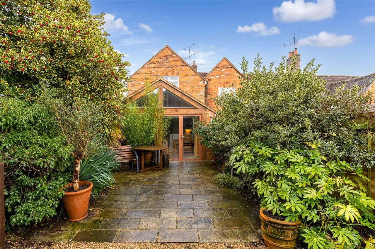 Pankridge Street, Crondall, Farnham, Surrey, GU10 5QT, photo 8
