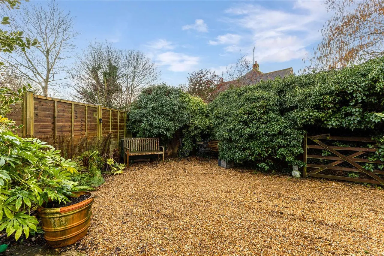 Pankridge Street, Crondall, Farnham, Surrey, GU10 5QT, photo 11