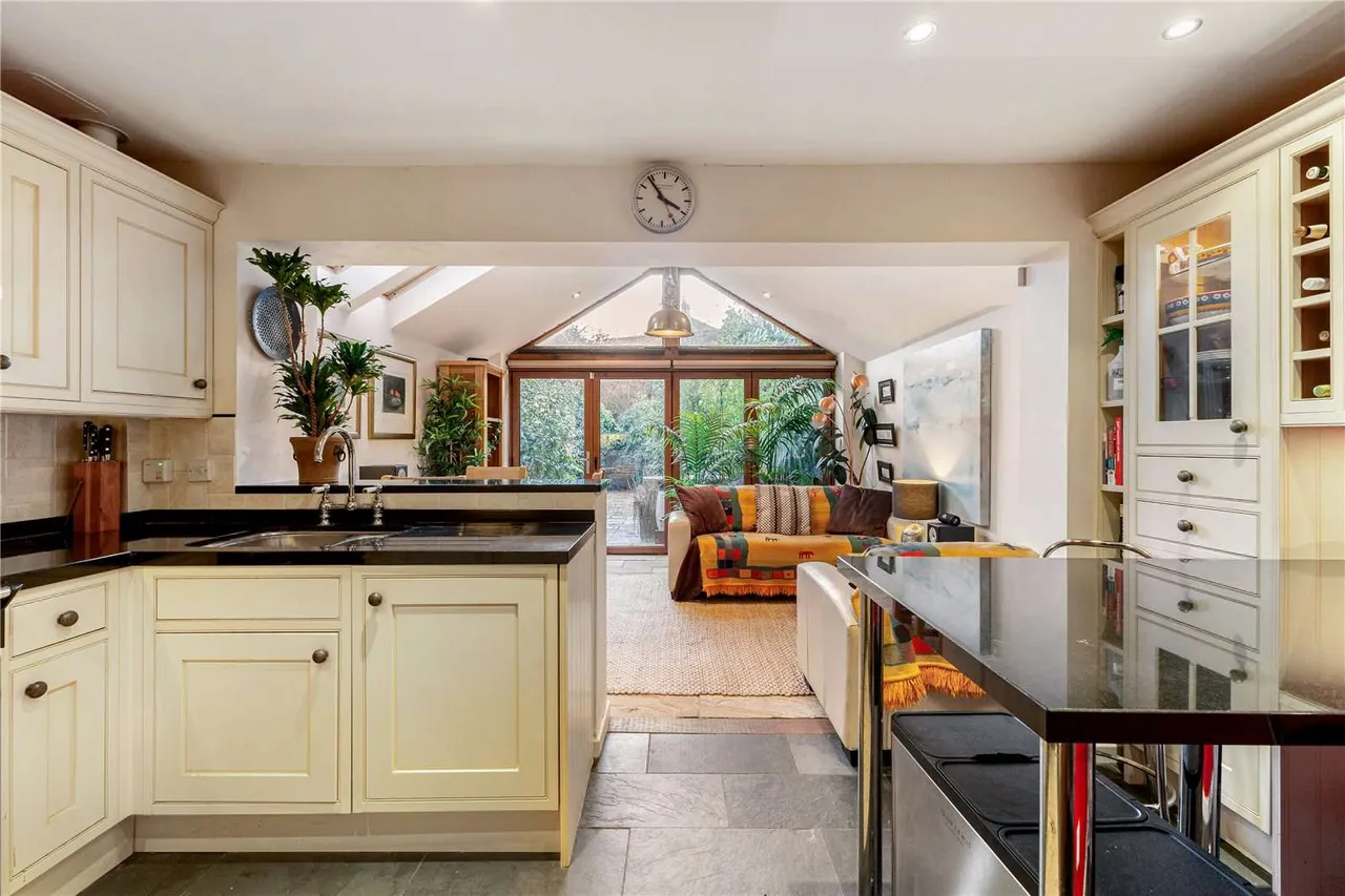 Pankridge Street, Crondall, Farnham, Surrey, GU10 5QT, photo 4