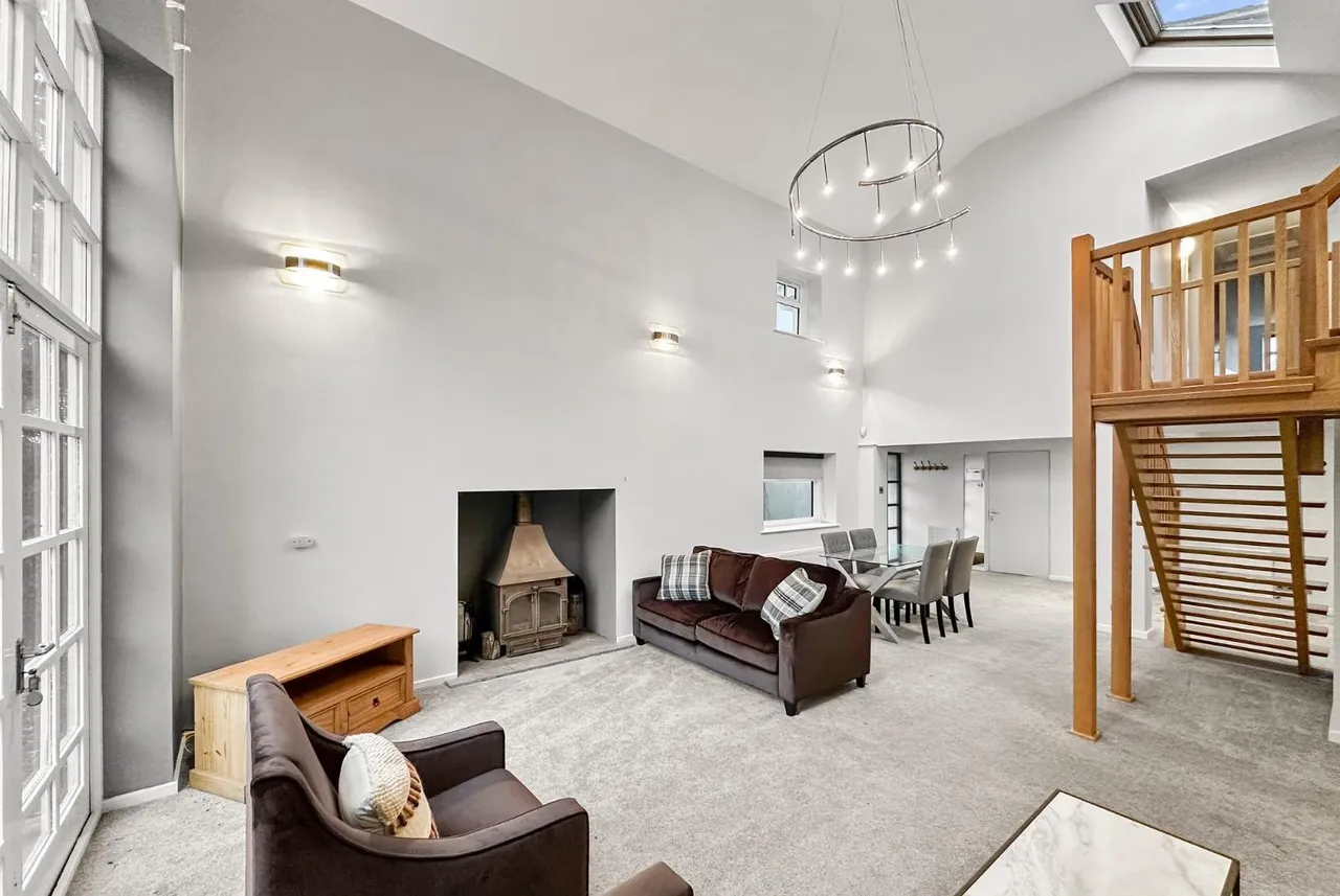 Clay Lane, Hale, Cheshire WA15 7TS, photo 6