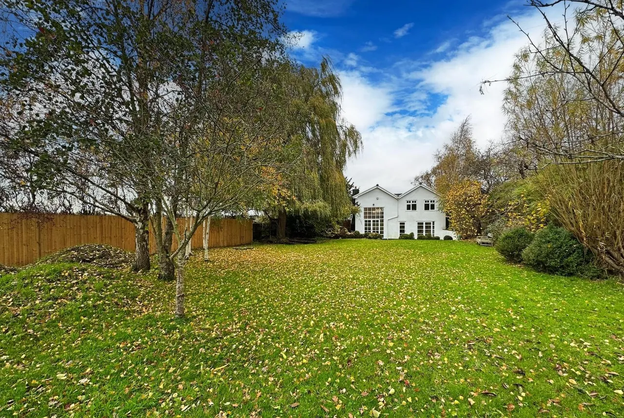 Clay Lane, Hale, Cheshire WA15 7TS, photo 37