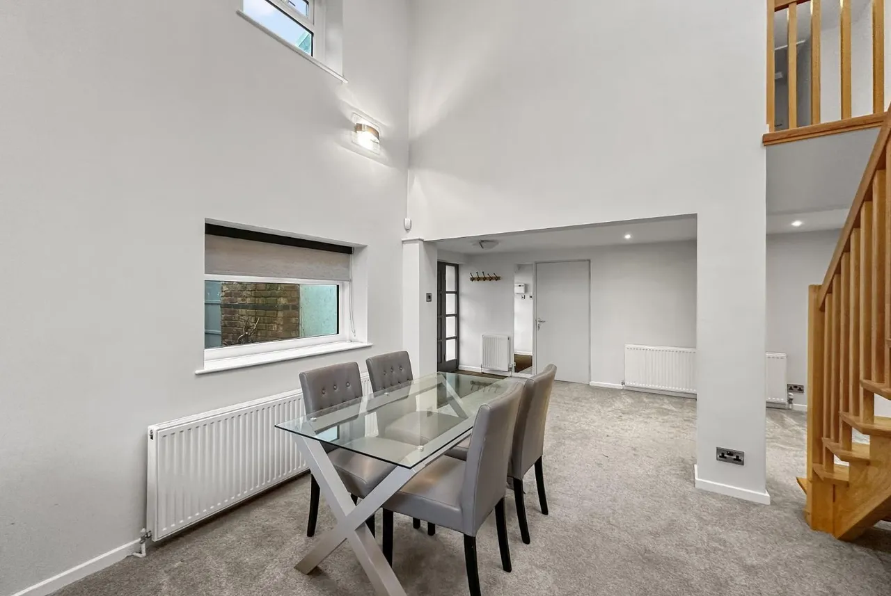 Clay Lane, Hale, Cheshire WA15 7TS, photo 12