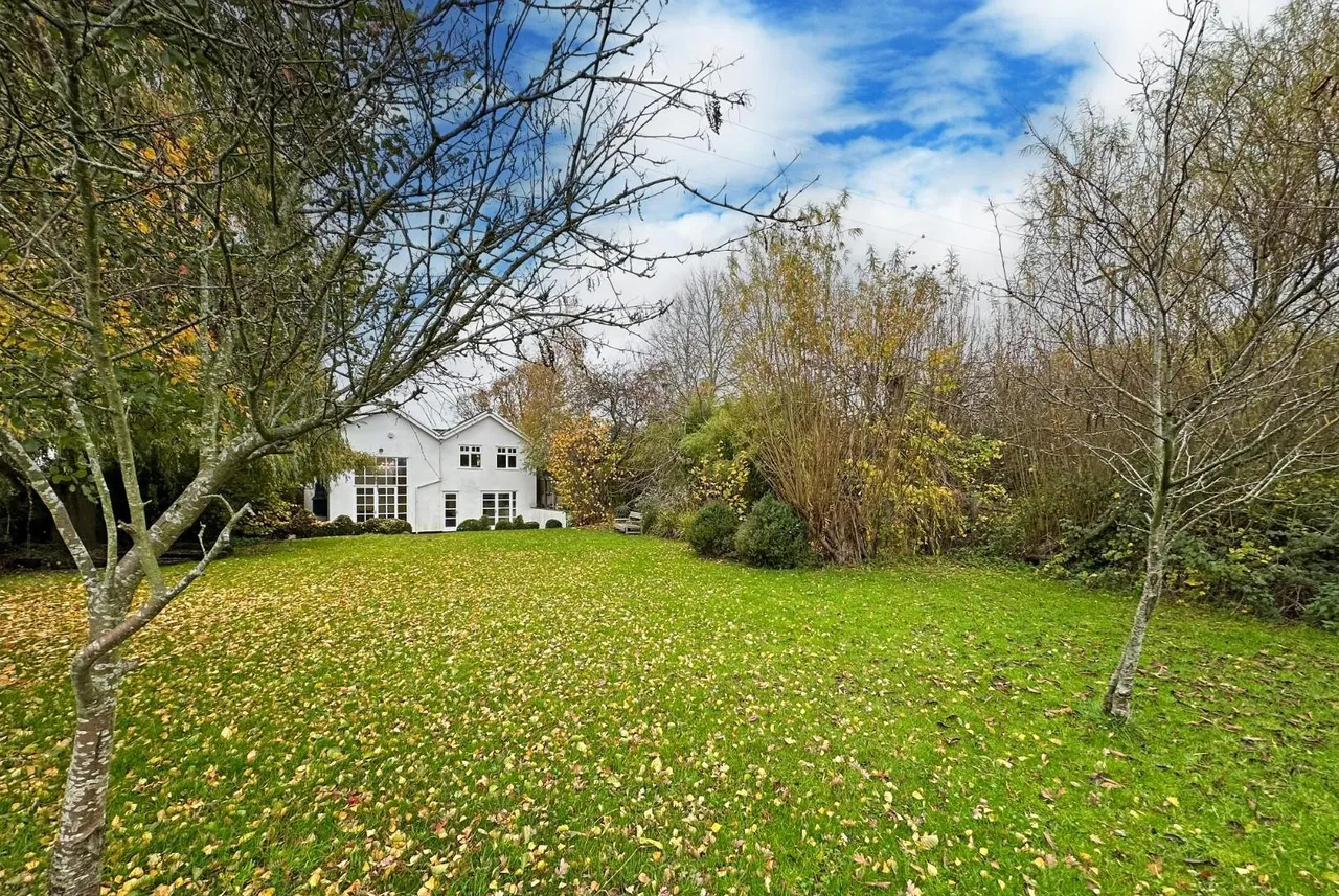 Clay Lane, Hale, Cheshire WA15 7TS, photo 38