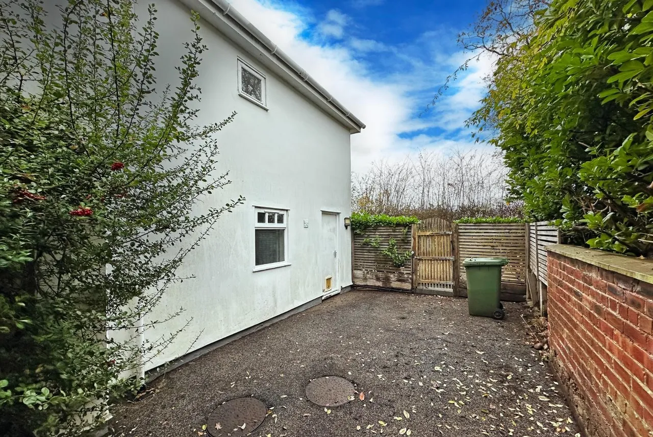 Clay Lane, Hale, Cheshire WA15 7TS, photo 40