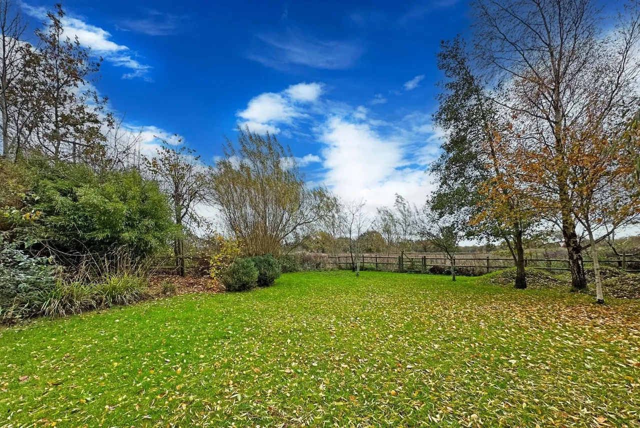 Clay Lane, Hale, Cheshire WA15 7TS, photo 39