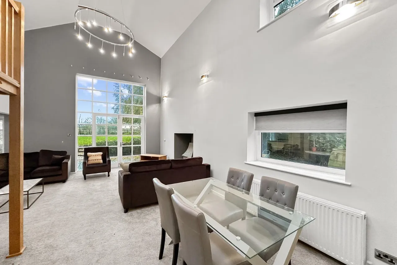 Clay Lane, Hale, Cheshire WA15 7TS, photo 11