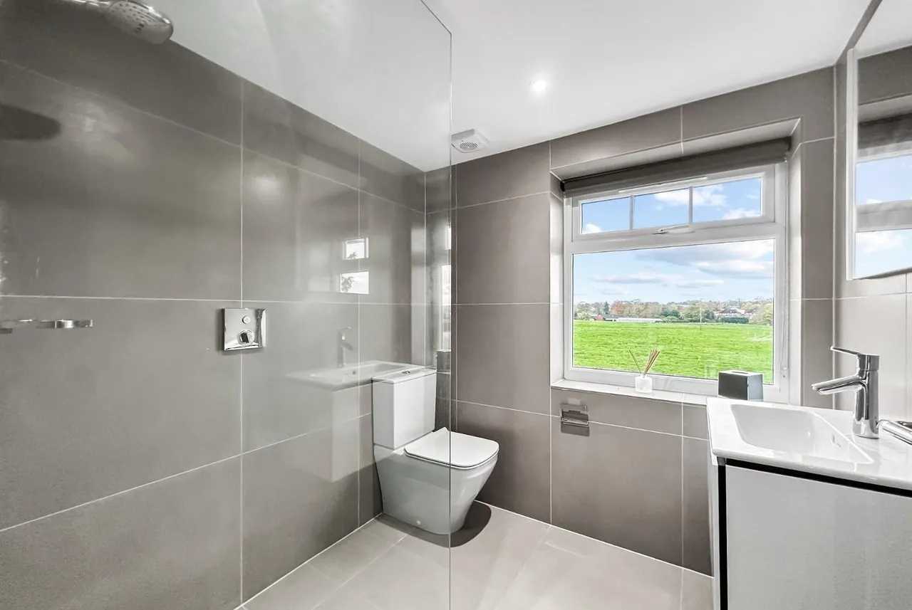 Clay Lane, Hale, Cheshire WA15 7TS, photo 28