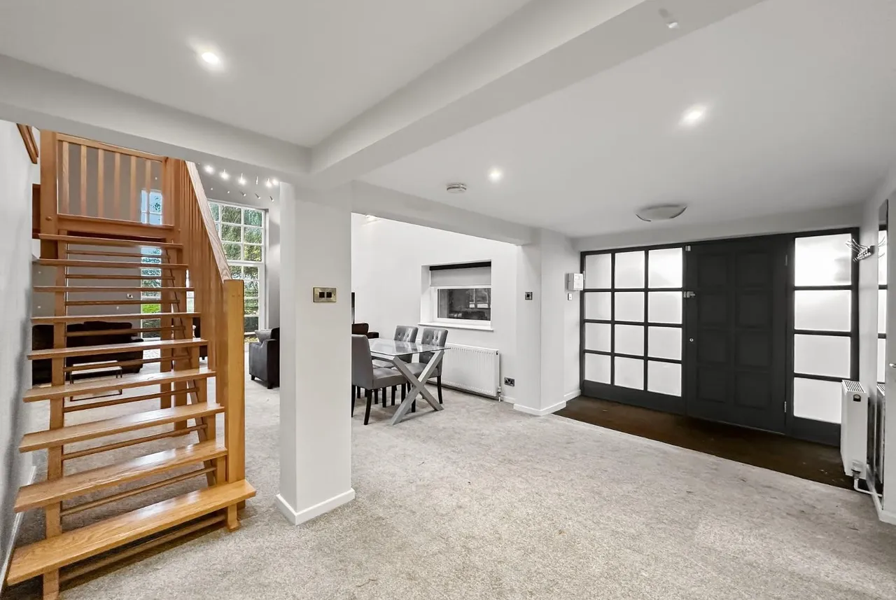 Clay Lane, Hale, Cheshire WA15 7TS, photo 8