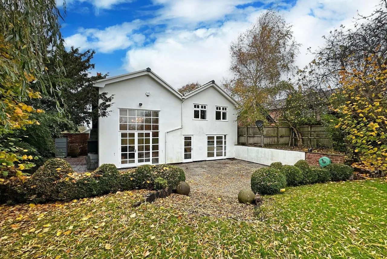 Clay Lane, Hale, Cheshire WA15 7TS, photo 36