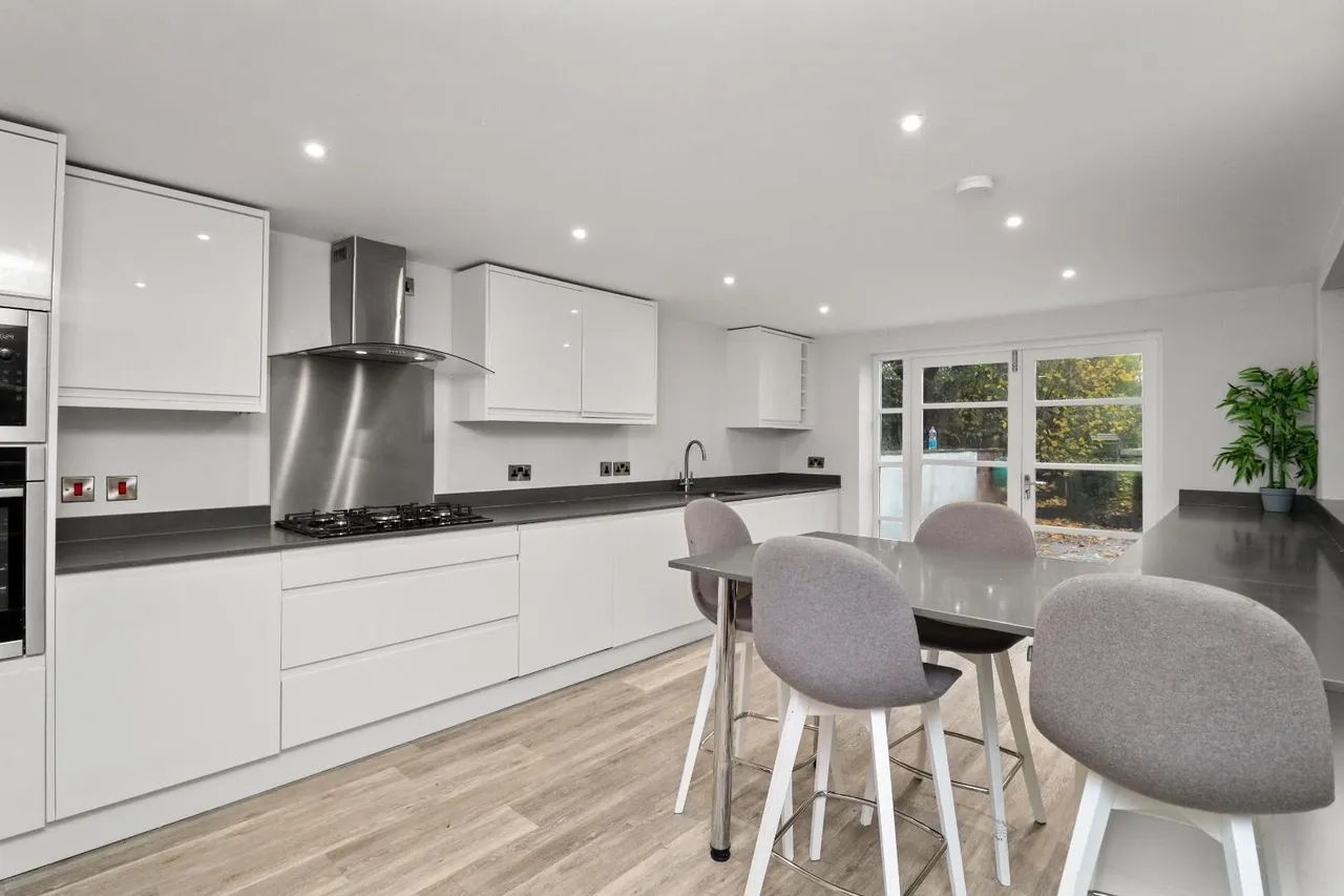 Clay Lane, Hale, Cheshire WA15 7TS, photo 13