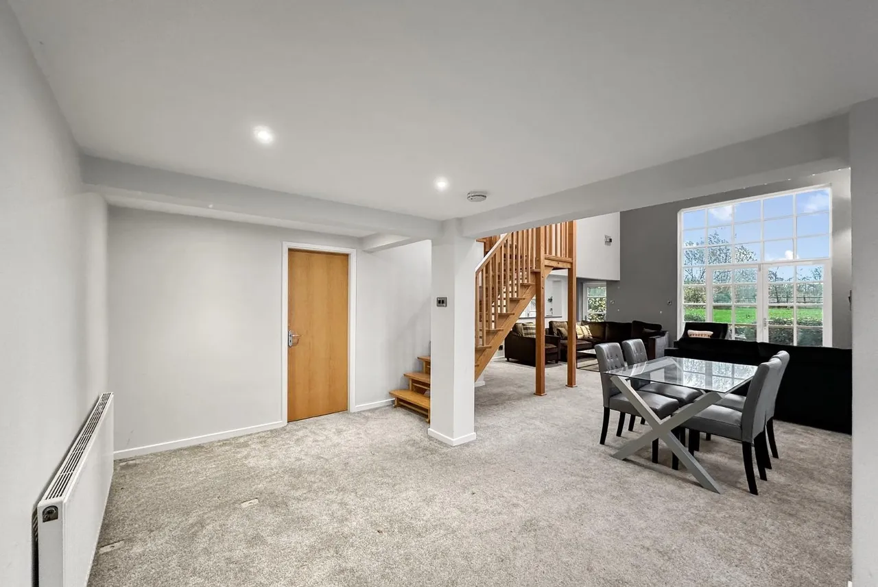 Clay Lane, Hale, Cheshire WA15 7TS, photo 9