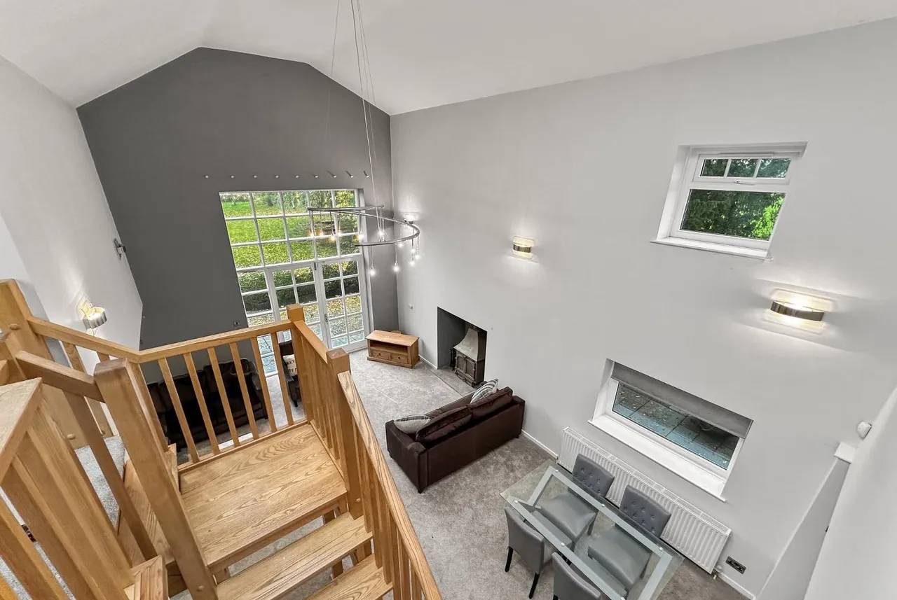 Clay Lane, Hale, Cheshire WA15 7TS, photo 18