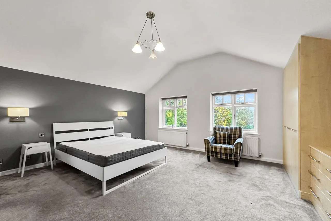Clay Lane, Hale, Cheshire WA15 7TS, photo 21