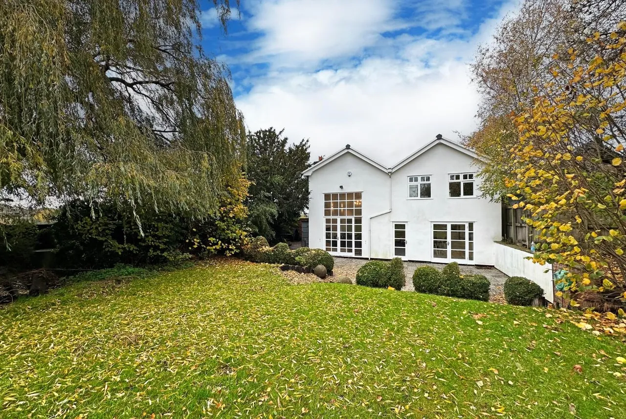 Clay Lane, Hale, Cheshire WA15 7TS, photo 35