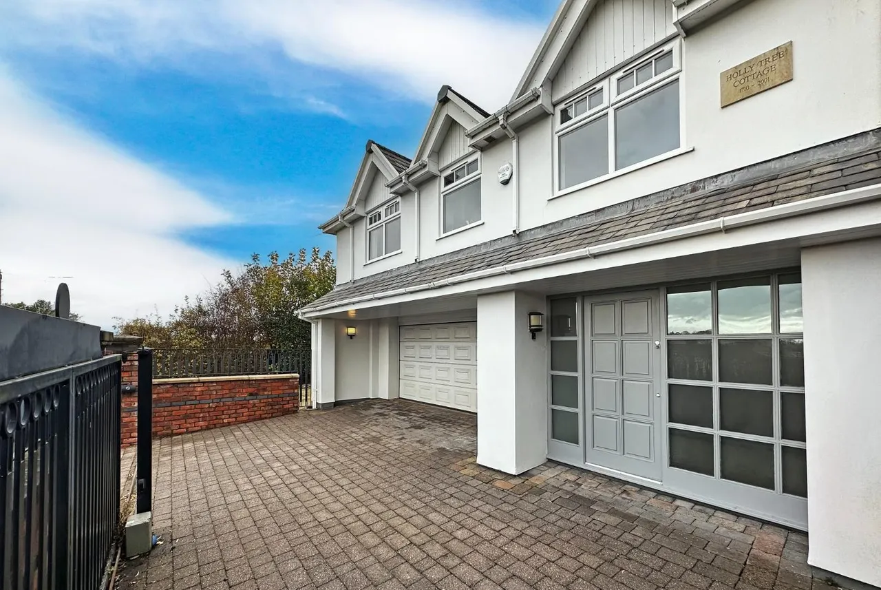 Clay Lane, Hale, Cheshire WA15 7TS, photo 43
