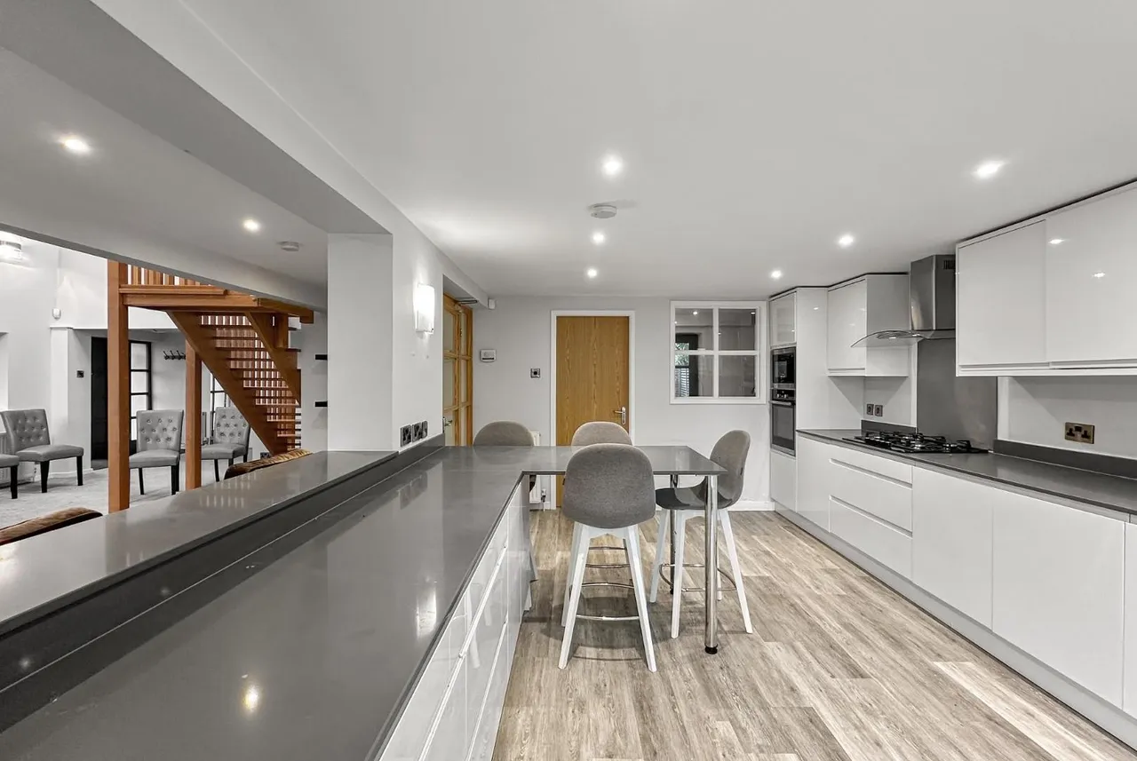 Clay Lane, Hale, Cheshire WA15 7TS, photo 14