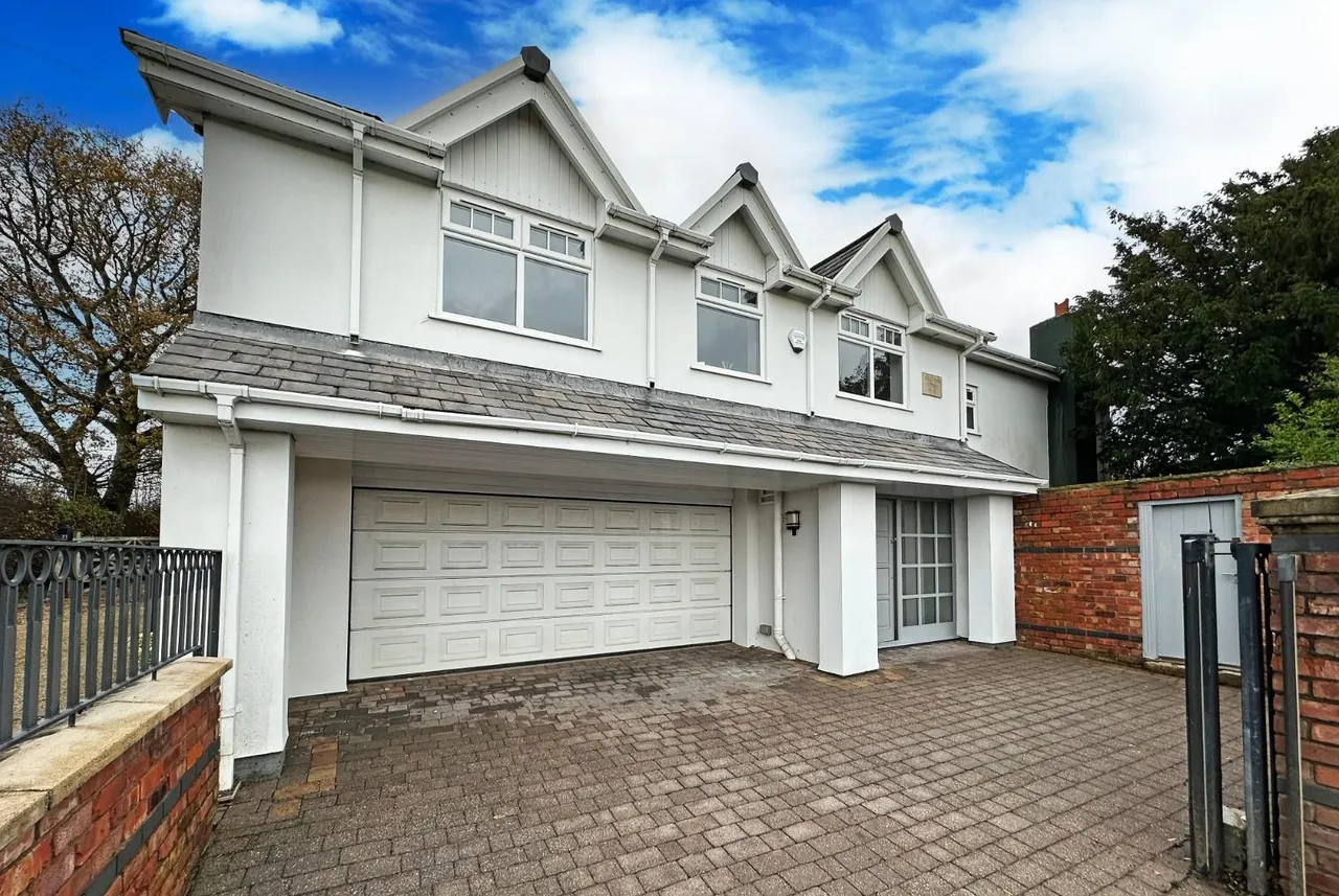 Clay Lane, Hale, Cheshire WA15 7TS, photo 44