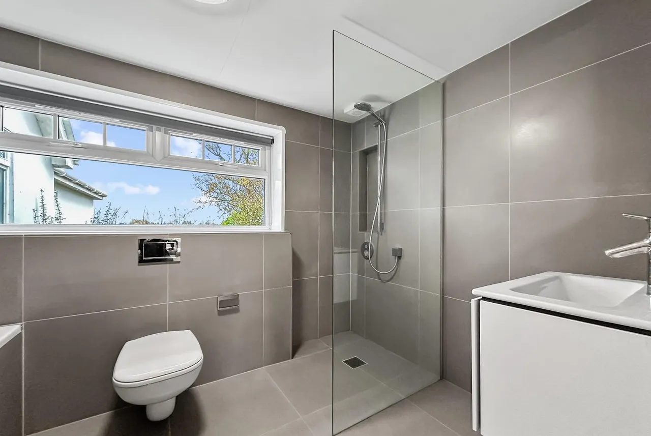 Clay Lane, Hale, Cheshire WA15 7TS, photo 23