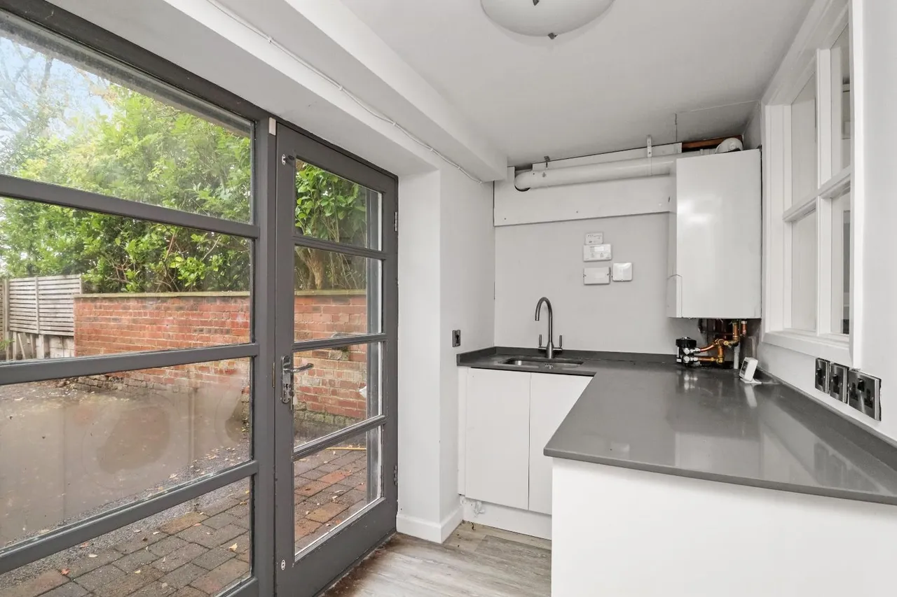 Clay Lane, Hale, Cheshire WA15 7TS, photo 15