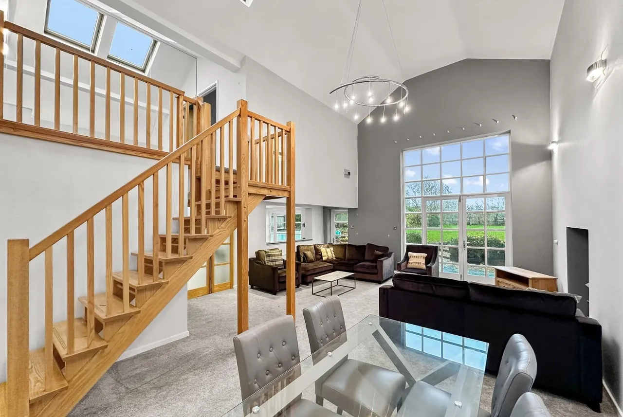 Clay Lane, Hale, Cheshire WA15 7TS, photo 2