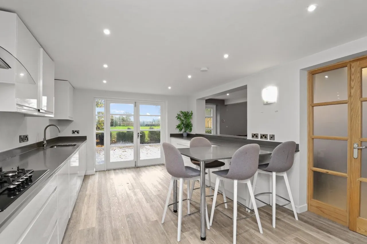 Clay Lane, Hale, Cheshire WA15 7TS, photo 3