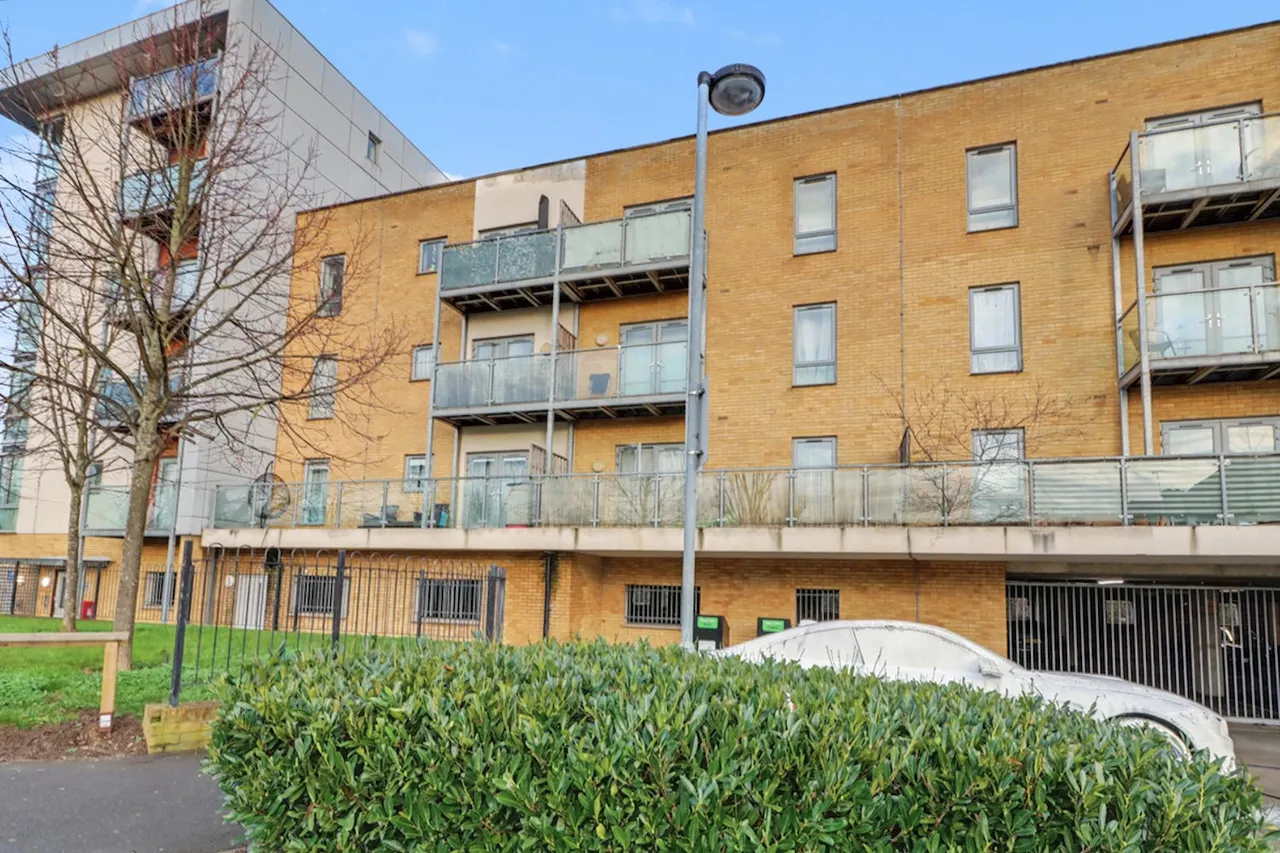 2 bed flat for sale, Taywood Road, Northolt, UB5