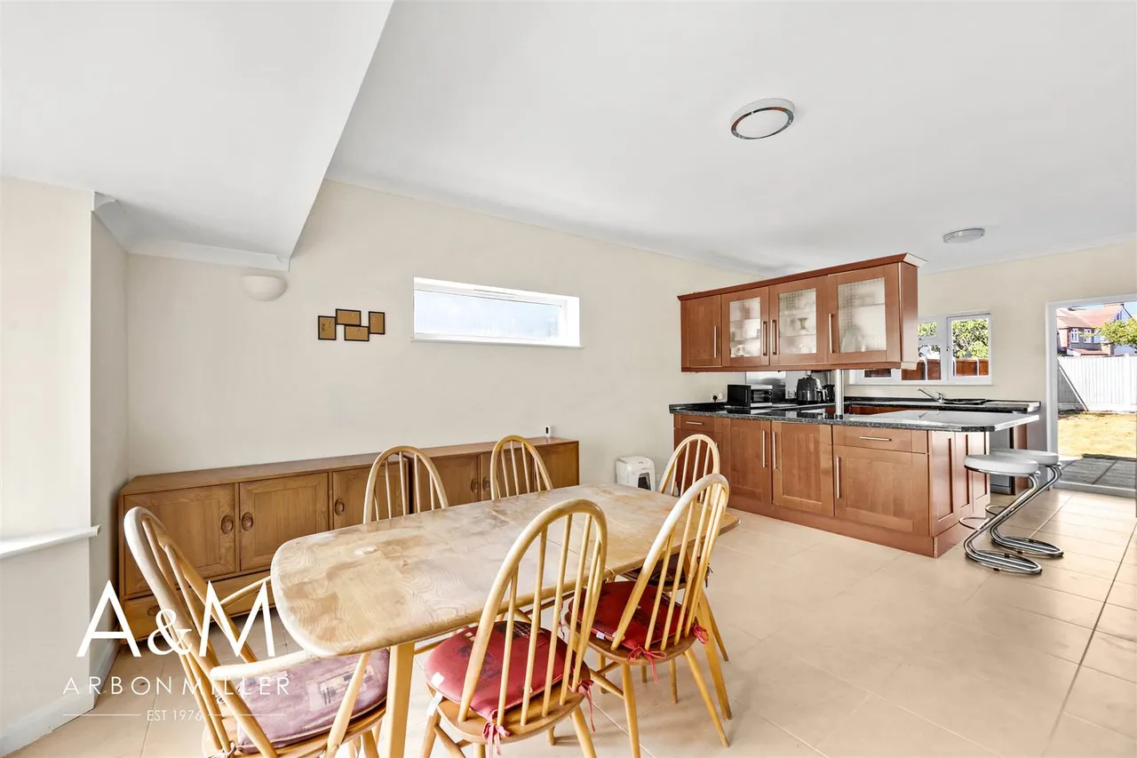Belvedere Avenue, Clayhall, Esssex, Ilford, Essex, IG50UE, photo 8